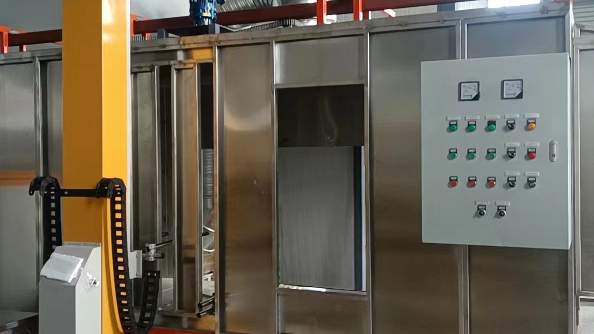 Cylinder spray production line：It is suitable for spraying and curing the surface of LPG cylinder. The product has electrostatic powder spraying room, powder curing drying channel, hanging chain transport system. The drying channel is not suitable for heating and drying of explosive, flammable and corrosive objects.