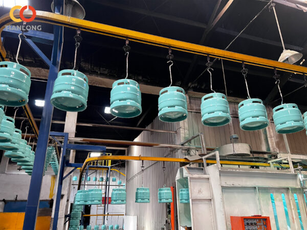 Cylinder spray production line：It is suitable for spraying and curing the surface of LPG cylinder. The product has electrostatic powder spraying room, powder curing drying channel, hanging chain transport system. The drying channel is not suitable for heating and drying of explosive, flammable and corrosive objects.