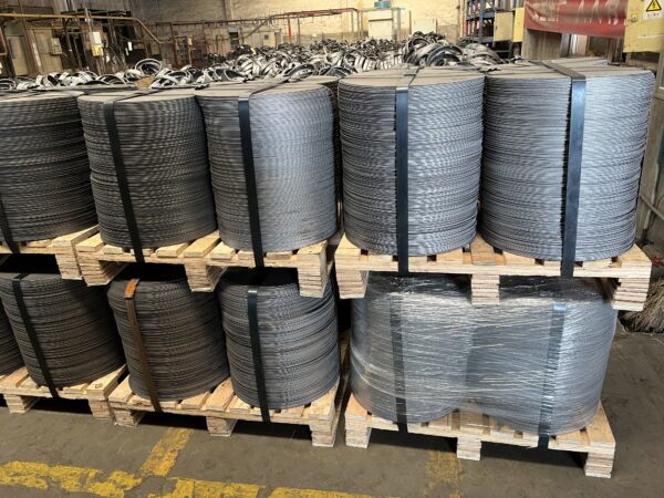 Sheet round steel plate for cylinder production